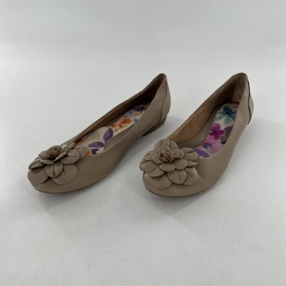 Born Concepts BOC Ballet Flats Womens 7 M Leather Nude‎ Beige Tan 3D Flower